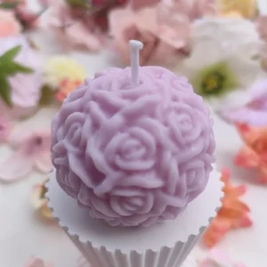 Bougie boule en forme de multiples fleurs aux différentes couleurs et senteurs