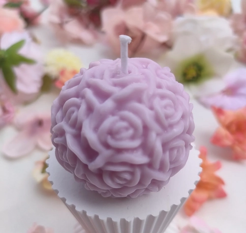 Bougie boule en forme de multiples fleurs aux différentes couleurs et senteurs